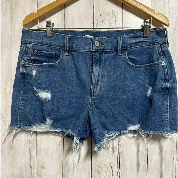 Old Navy Boyfriend Mid-Rise Distressed Jean Shorts Size 8 - Picture 1 of 5